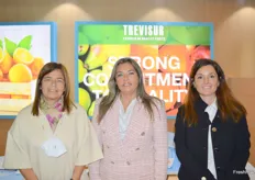 Maria de Lourdes Raimondo, Adele Raimondo y Flor Lioni son de la empresa argentina de importación y exportación de cítricos y manzanas Trevisur. Exportan a Rusia, Ucrania, Reino Unido, Suiza y España.